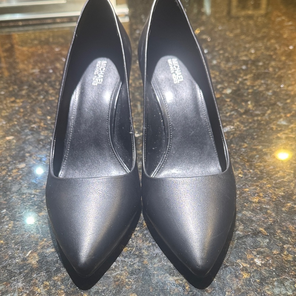 Michael Michael Kors “Dorothy Flex” Classic Black Pump Size 9.5